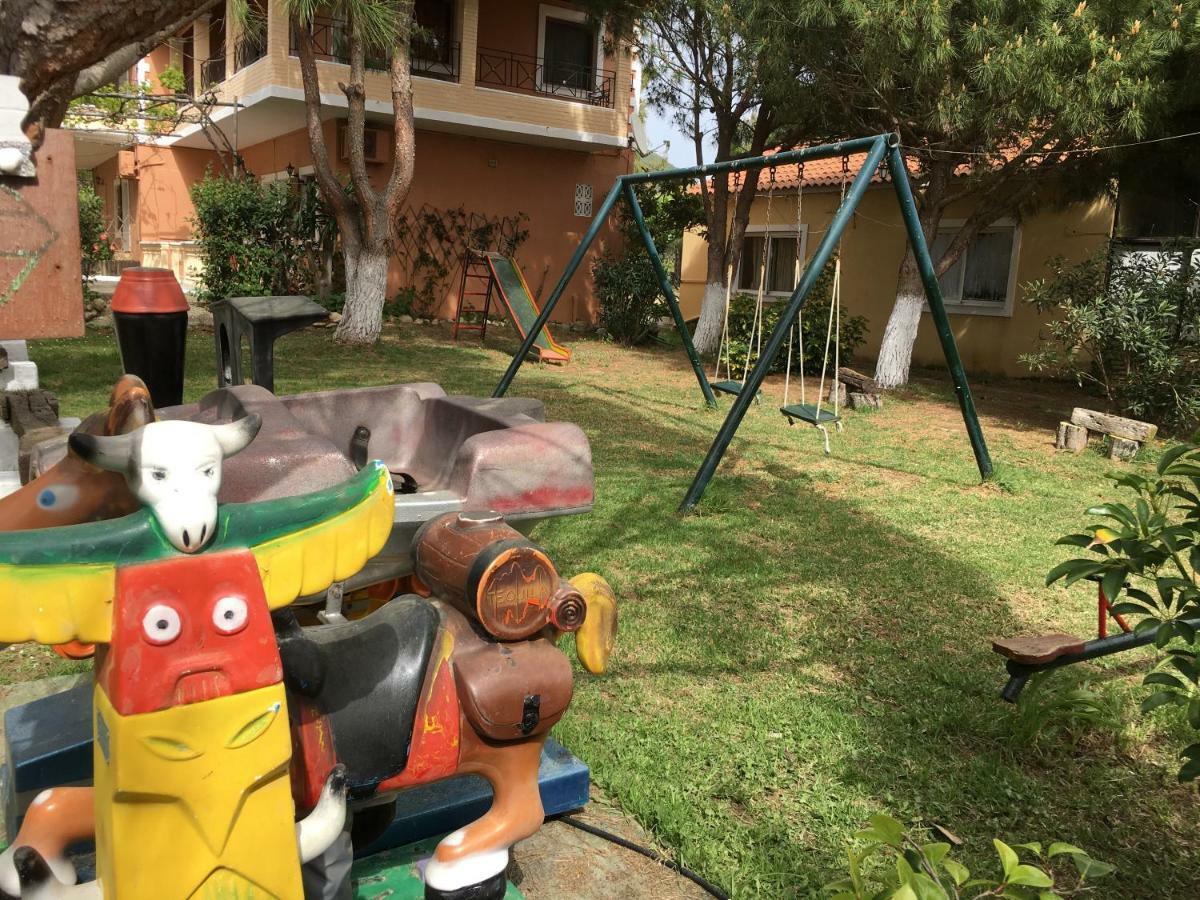 Apartamento Christinas Lofts Ágios Matthaíos Exterior foto